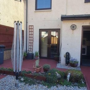 Lovely 3 Bed House With Garden and Free Parking